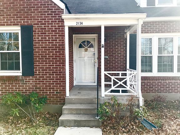 4th image of 2134 Gladstone Ave