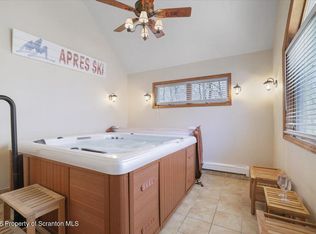74 Mildred Dr, Gouldsboro, PA 18424