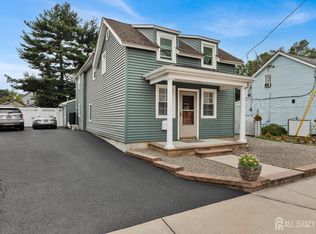 290 1st St, Keyport, NJ 07735