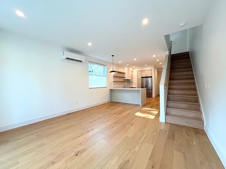 1003 E Washington St — Photo 14