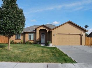 1708 Elmwood Ave, West Richland, WA 99353