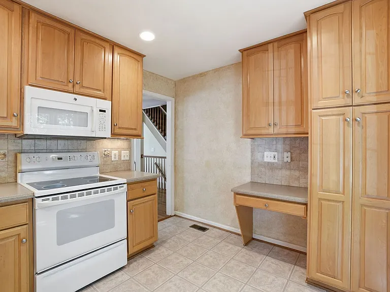 2391 Hunters Square Ct — Photo 8