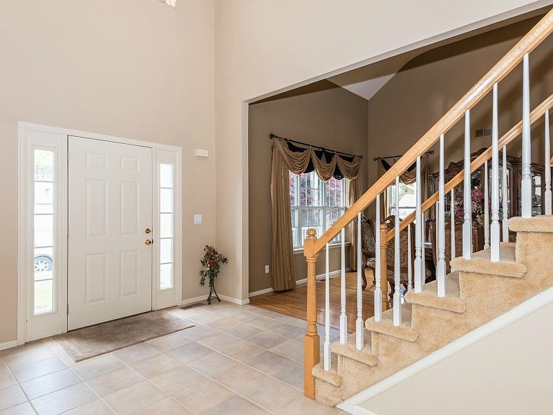 1st image of 20 Summerfield Dr
