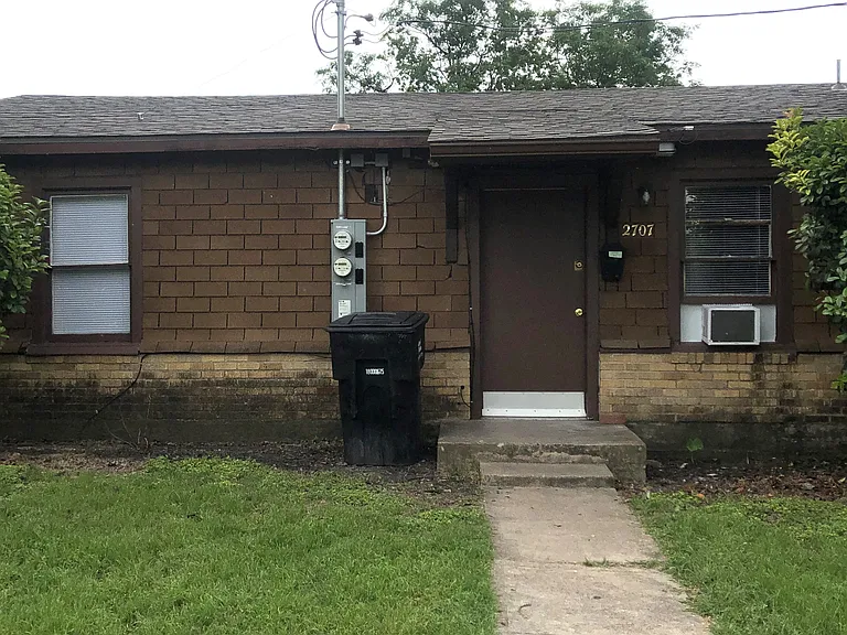 2707 W Avenue I — Photo 1