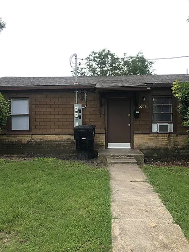 2707 W Avenue I Photo 1