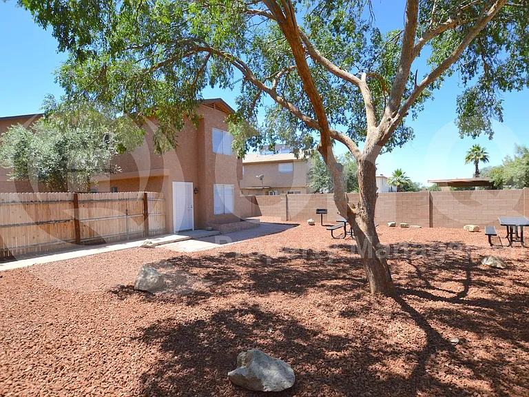 1418 E Knoll Cir #3 — Photo 15
