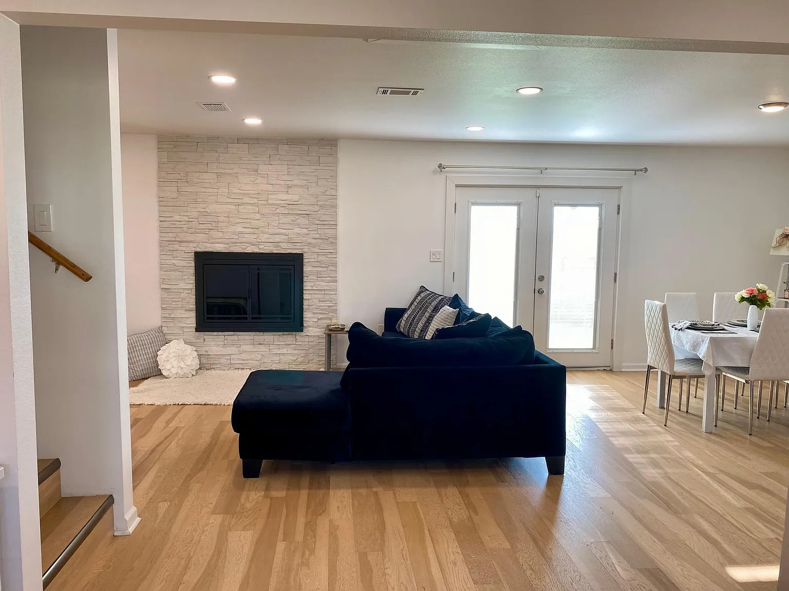 4 bed, 2.5 bath, 1824 sqft, $2,650 — Photo 2