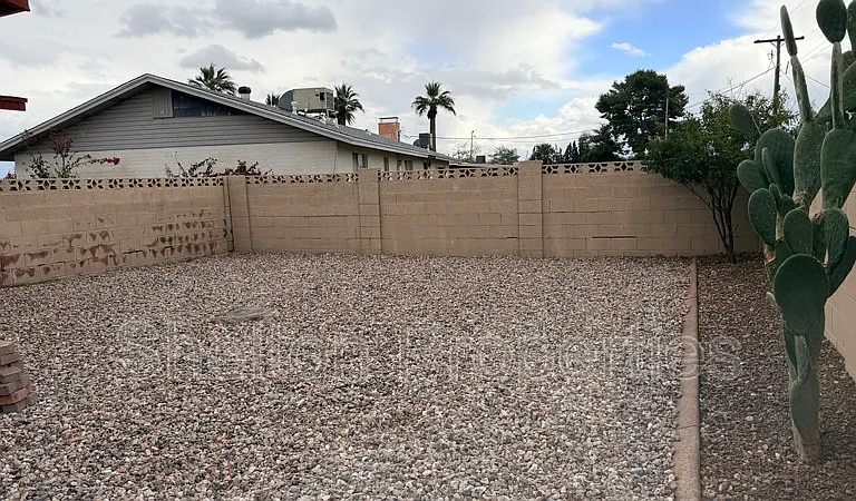 523 E Malibu Dr — Photo 24