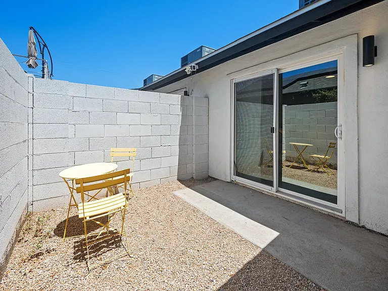 1110 E Polk St #2 — Photo 18