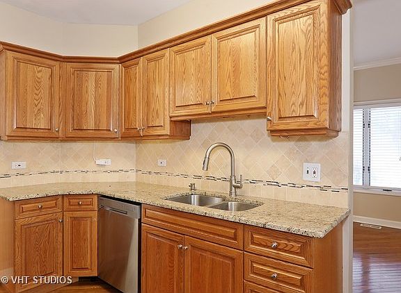 3rd image of 429 Ashbury Dr