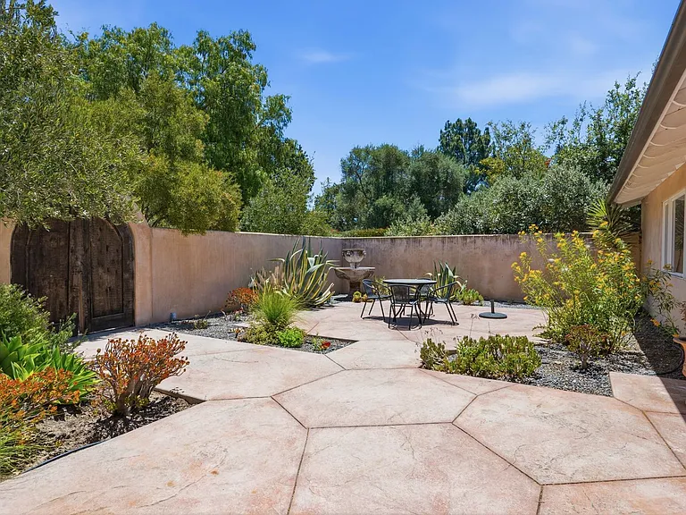 1221 N Refugio Rd — Photo 2