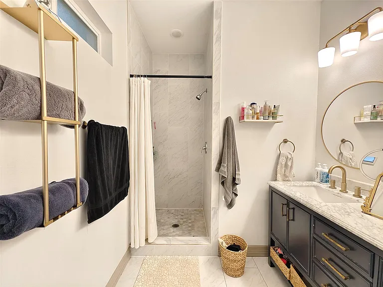 1217 Campbell St — Photo 31