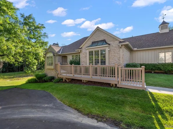 2401 Hickory Glen Dr, Bloomfield Hills, MI 48304