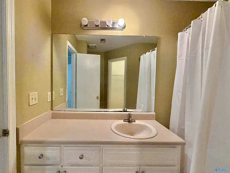 105 Sugarwood Ct — Photo 13