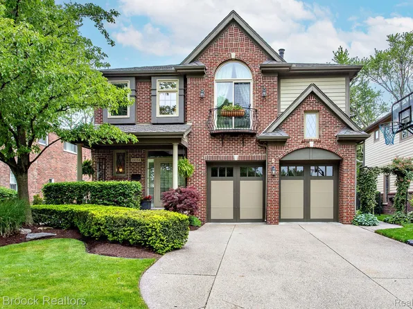 10054 Ludlow Ave, Huntington Woods, MI 48070