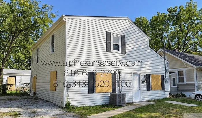 4 bed, 2.0 bath, 1700 sqft, $1,670 — Photo 1