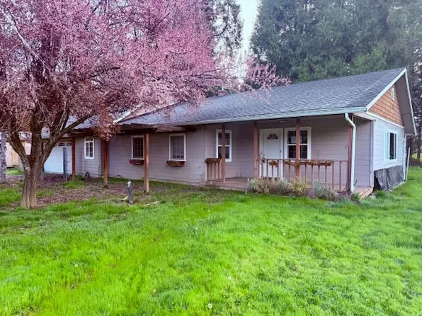 8225 E Evans Creek Rd, Rogue River, OR 97537