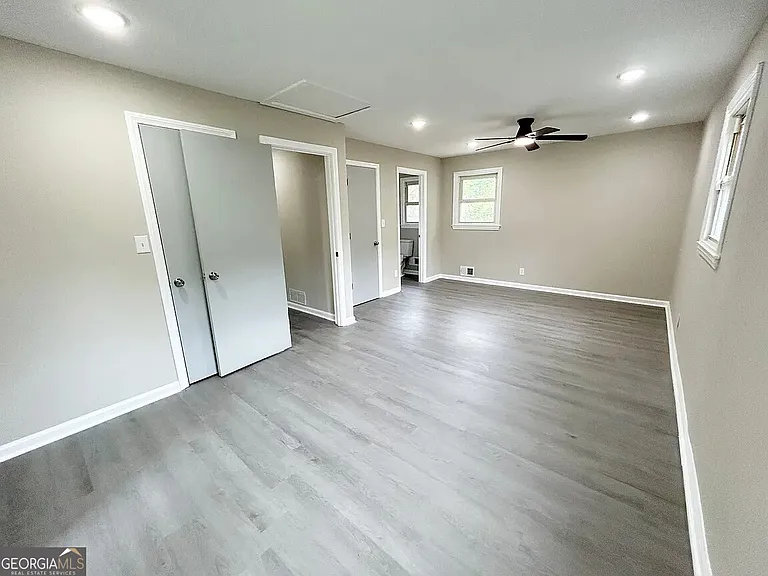 1523 Delia Dr — Photo 8
