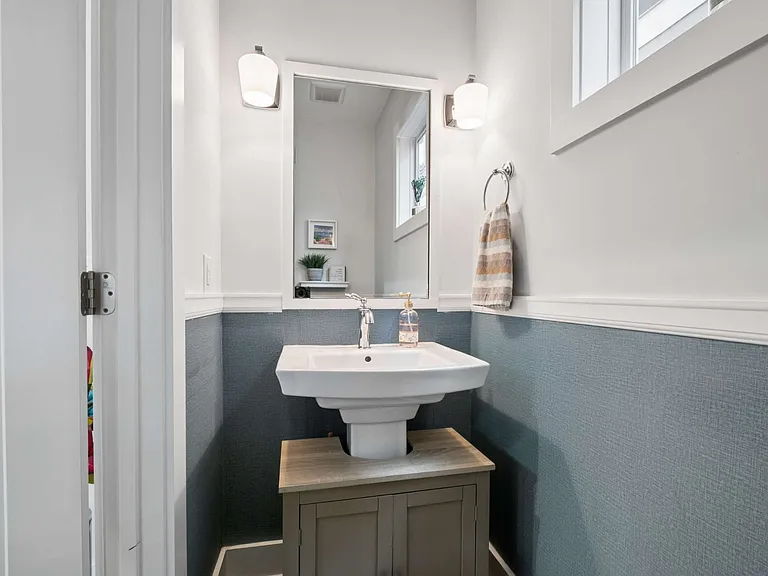 1125 Chester Ave #11 — Photo 23