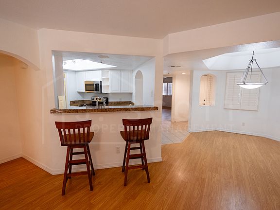 4th image of 5104 N 32nd St