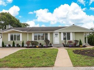 30 Columbia Rd, Hicksville, NY 11801