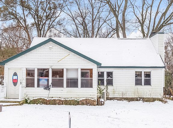 2nd image of 713 N Cedarwood Cir