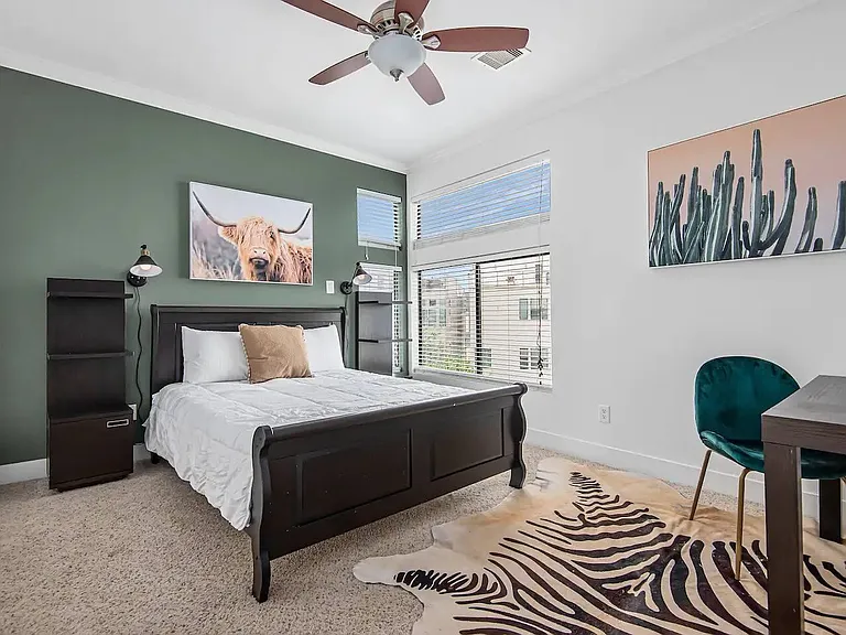 Secondary bedroom