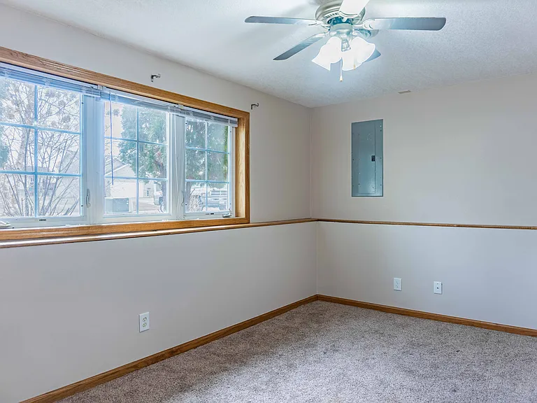 2112 Blake Ave — Photo 45