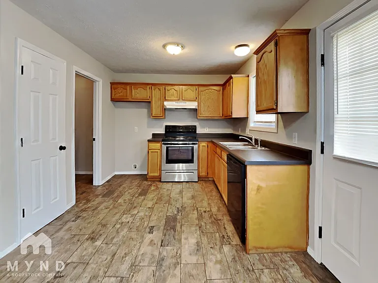 1003 W Snider St — Photo 3