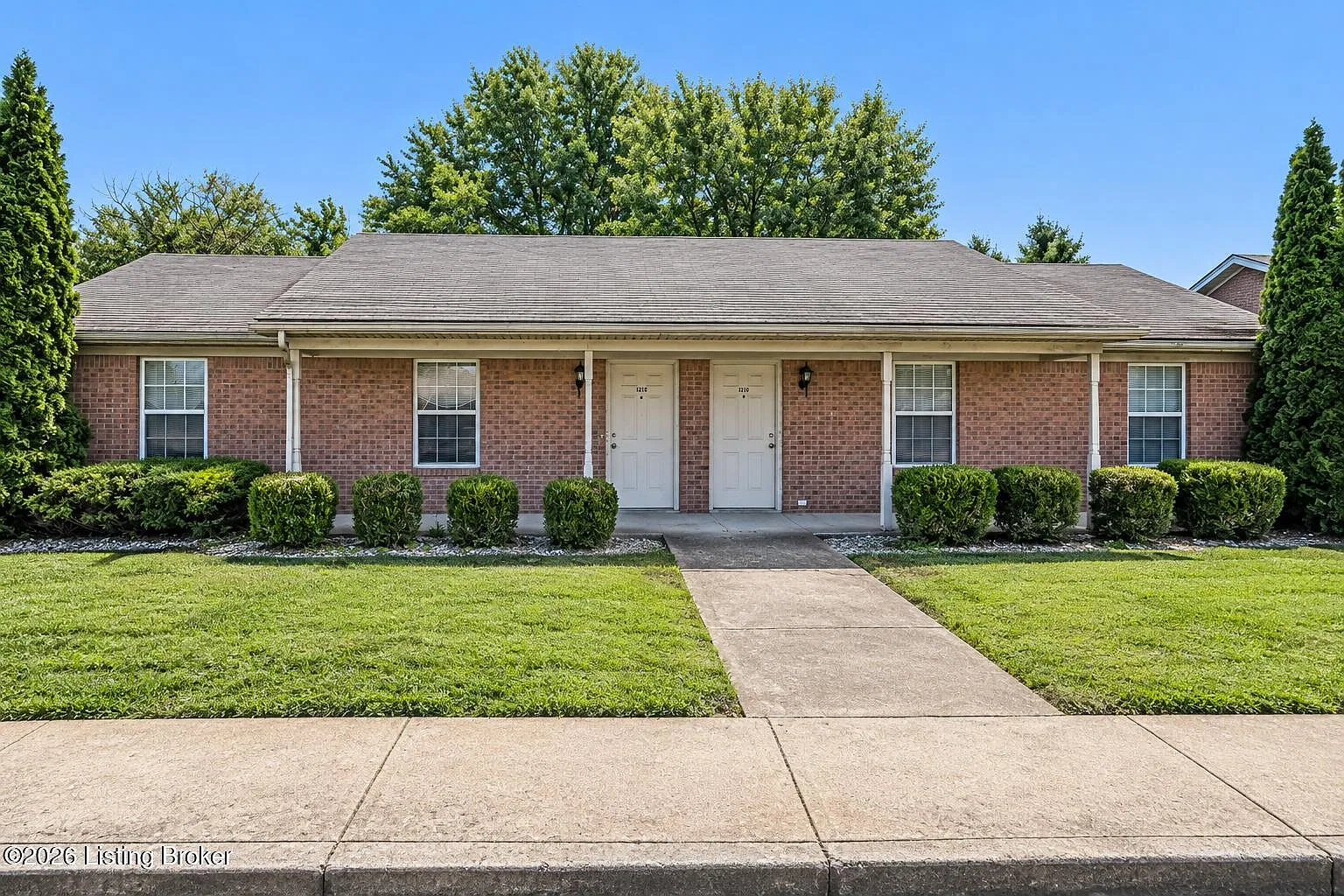 2 bed, 1.0 bath, 917 sqft, $995 — Photo 1