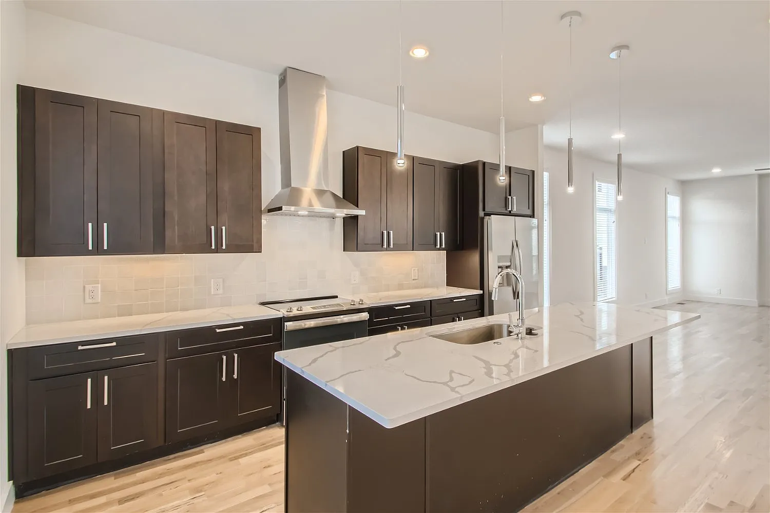 3 bed, 3.5 bath, 2496 sqft, $2,650 — Photo 2