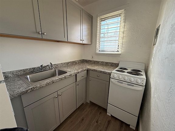 5th image of 1739 Moffett St #2