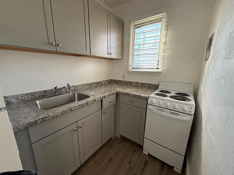 1739 Moffett St #2 — Photo 5