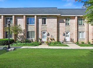 1016 N Mill St #5, Naperville, IL 60563