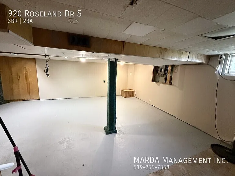 920 Roseland Dr S — Photo 42