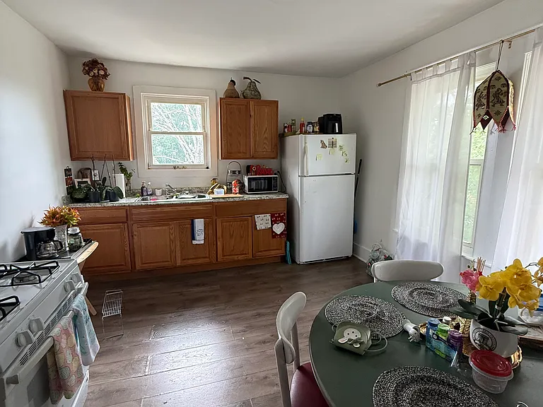 271 Coe St #3R — Photo 10