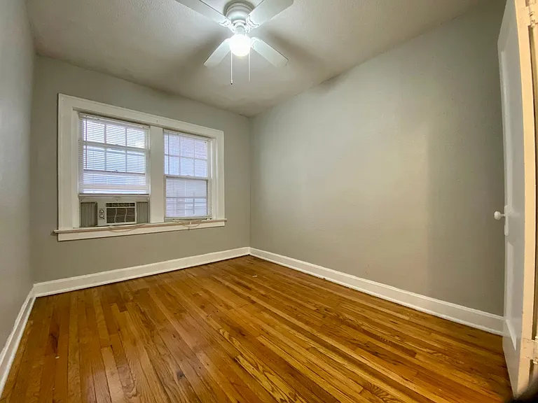 Valentine Place Apartments — Photo 18