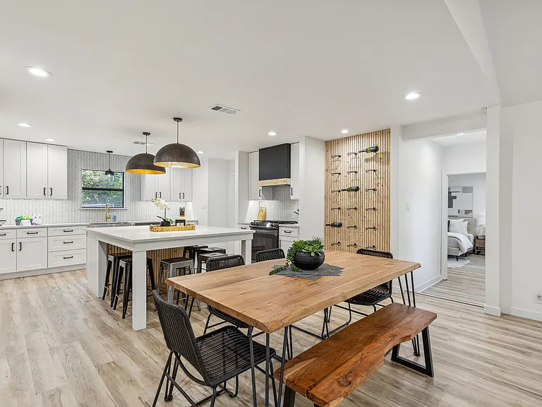 2015 Camelot Dr — Photo 10