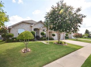 316 W Willow Creek Dr, Glenn Heights, TX 75154