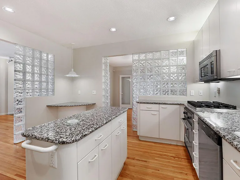 3721 Upton Ave S — Photo 17