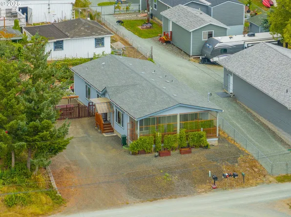 1873 E Cedar St, Myrtle Point, OR 97458