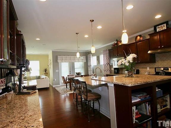 5th image of 718 Gaston Manor Dr