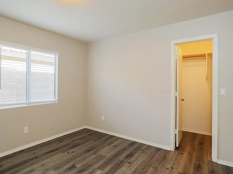2214 E Aire Libre Ave — Photo 12
