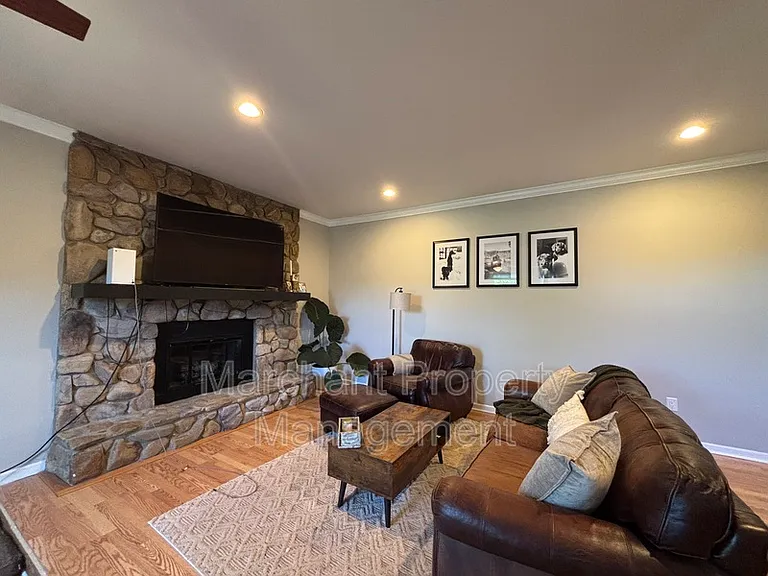 208 Frances Cannon Dr — Photo 3