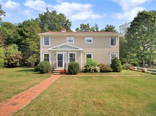 26 Crescent Dr, Easton, CT 06612