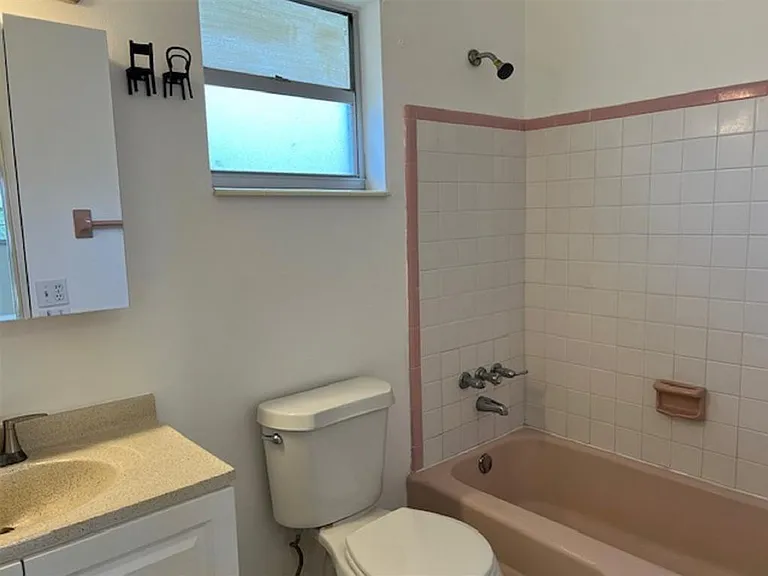270 NE 40th St #26 — Photo 10