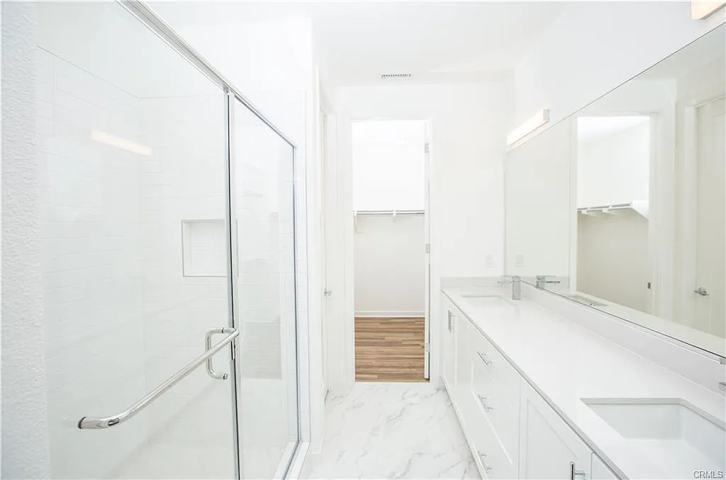 3 bed, 3.5 bath, 1991 sqft, $5,200 — Photo 3