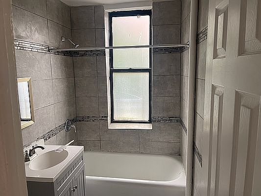 5th image of 236 E 16th St #7I