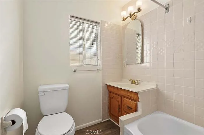10025 Burnet Ave — Photo 7