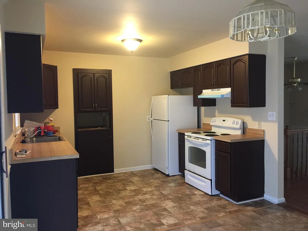 Building Photo - 11919 Stansbury Dr